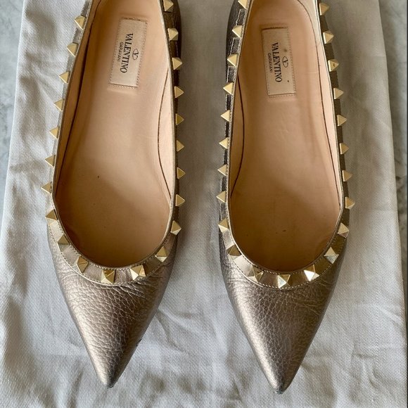 deed het Vervolg lijden Valentino Garavani | Shoes | Valentino Garavani Rockstud Flats Bronze |  Poshmark